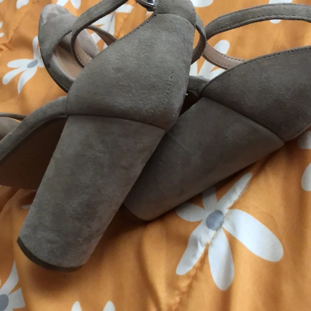 Steve Madden Taupe Heels 7.5 - Picture 5 of 5